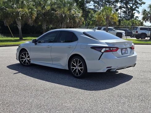 Used 2023 Toyota Camry SE FWD image 4