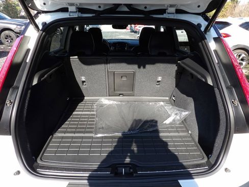 Used 2021 Volvo XC40 T5 R-Design w/ Protection Package Premier image 23