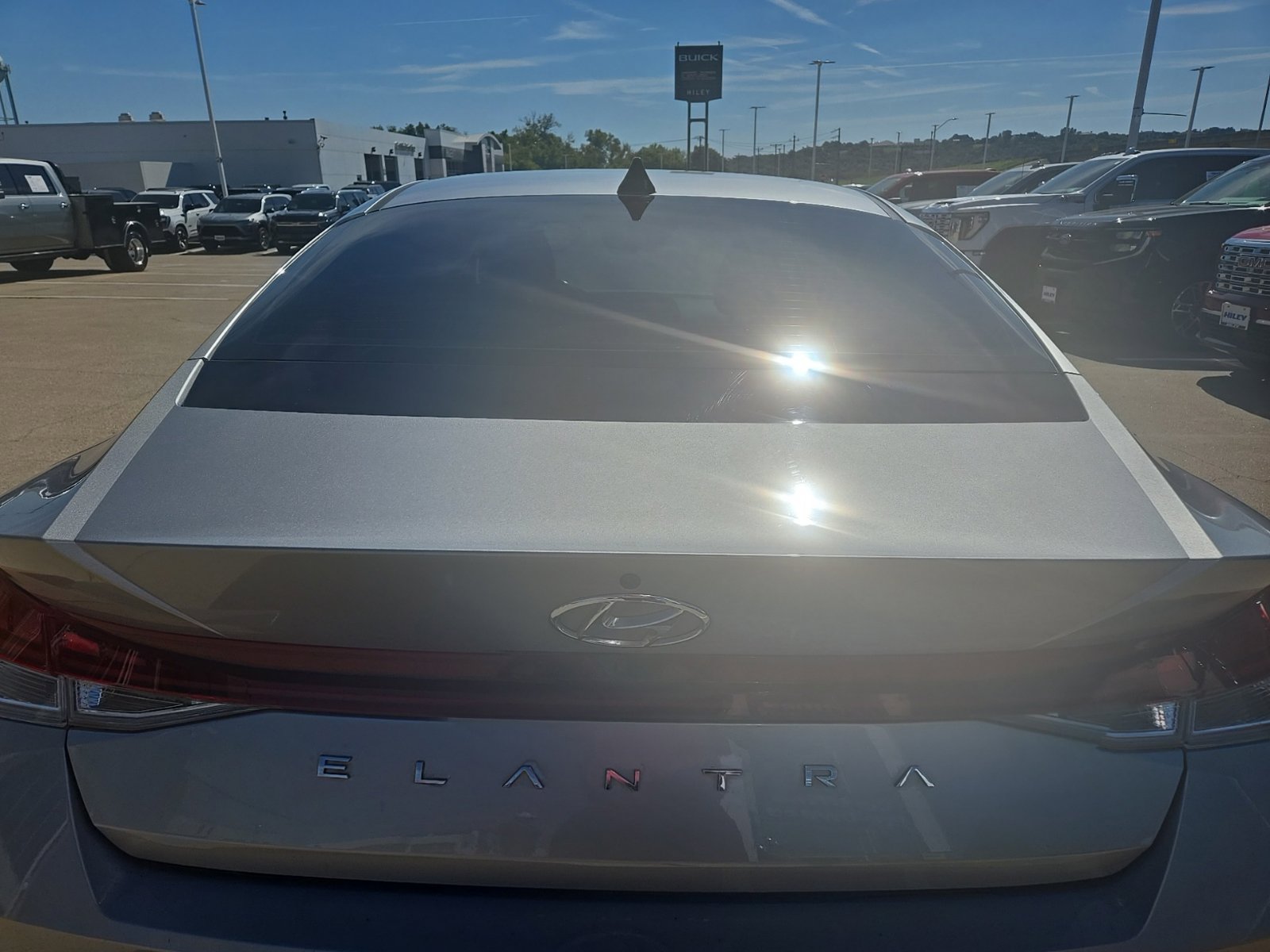 Used 2021 Hyundai Elantra SEL w/ Convenience + Premium Package FWD image 7