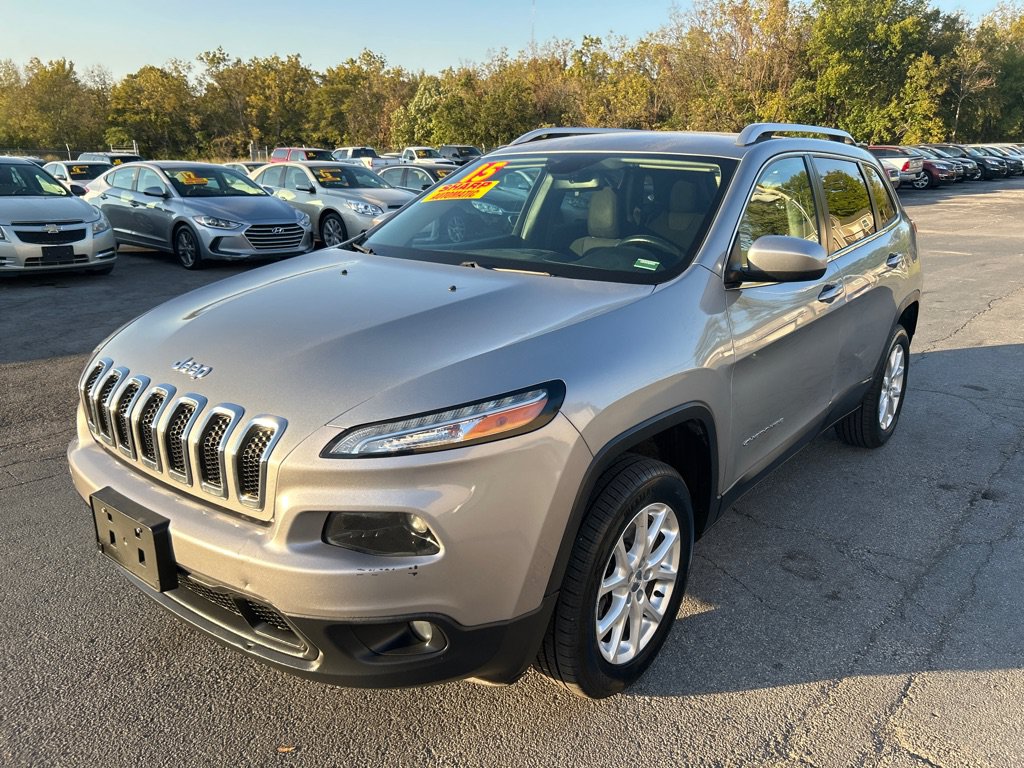 Used 2015 Jeep Cherokee Latitude FWD image 2
