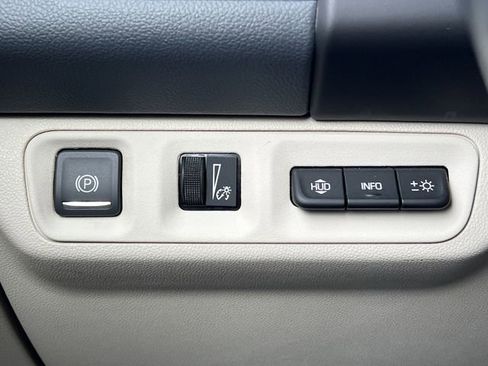 Used 2022 GMC Acadia Denali w/ Trailering Package image 23