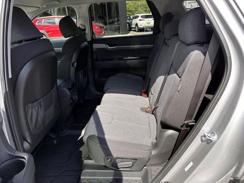 Used 2025 Hyundai Palisade SE AWD/4WD image 12