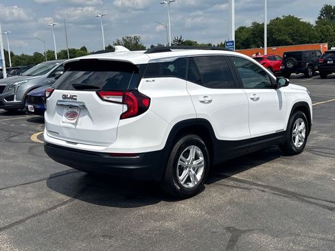 Used 2024 GMC Terrain SLE w/ Driver Convenience Package FWD image 11