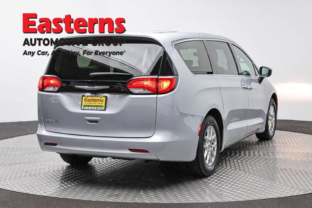 Used 2023 Chrysler Voyager LX FWD image 6