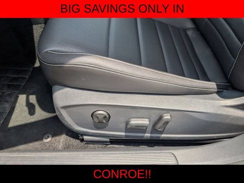 Used 2024 Volkswagen Jetta SE FWD image 13