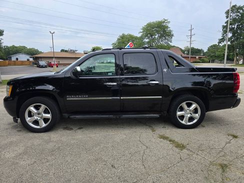 Used 2013 Chevrolet Avalanche LTZ AWD/4WD image 5