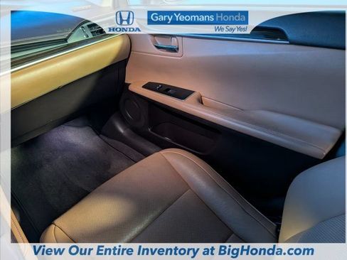 Used 2016 Lexus ES 350 w/ Premium Package w/Wood Trim FWD image 15