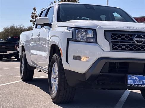 Used 2022 Nissan Frontier SV image 10