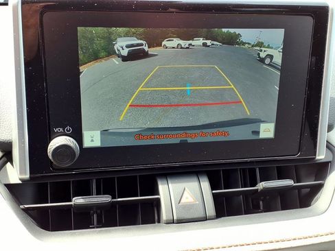 Used 2025 Toyota RAV4 XLE image 18