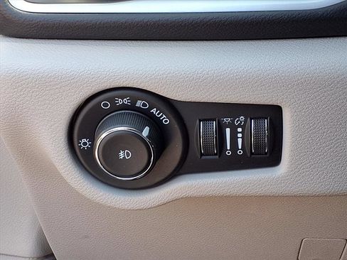 Used 2023 Chrysler Pacifica Touring-L FWD image 22