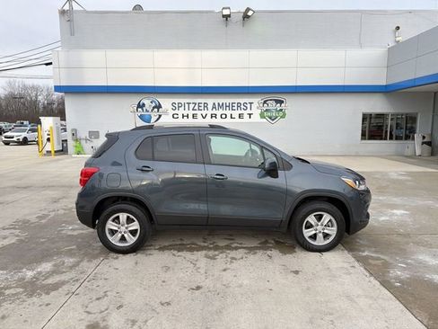 Certified 2022 Chevrolet Trax LT w/ LT Convenience Package image 11