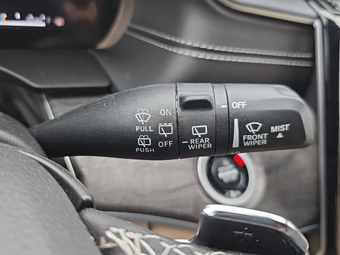 Used 2024 Jeep Grand Cherokee Limited image 23