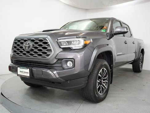 Used 2021 Toyota Tacoma TRD Sport image 3