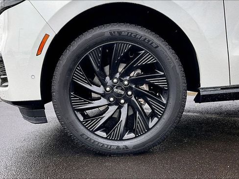 Used 2025 Lincoln Navigator L Reserve w/ Jet Appearance Package image 9