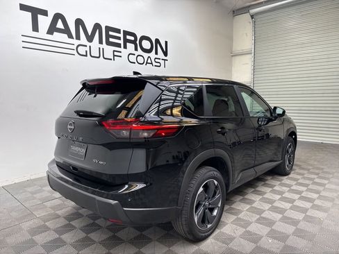 Used 2024 Nissan Rogue SV image 7