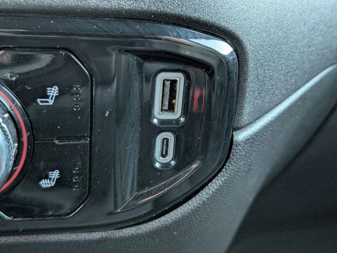 Used 2025 GMC Sierra 1500 SLT image 20