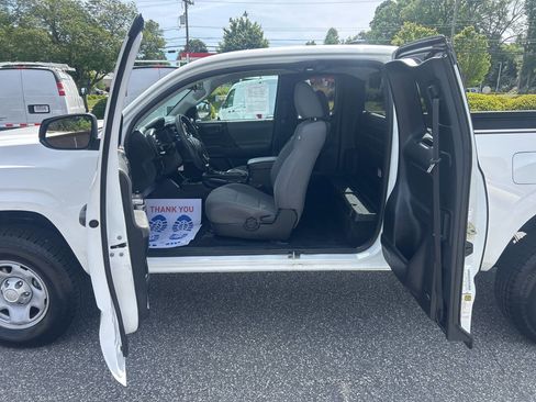 Used 2020 Toyota Tacoma SR image 15