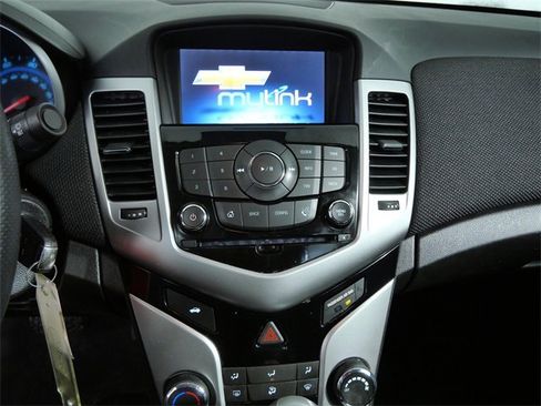 Used 2015 Chevrolet Cruze LT image 18