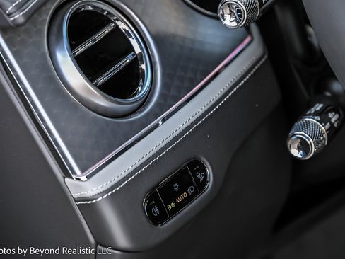 New 2025 Bentley Flying Spur Plug-In Hybrid image 32