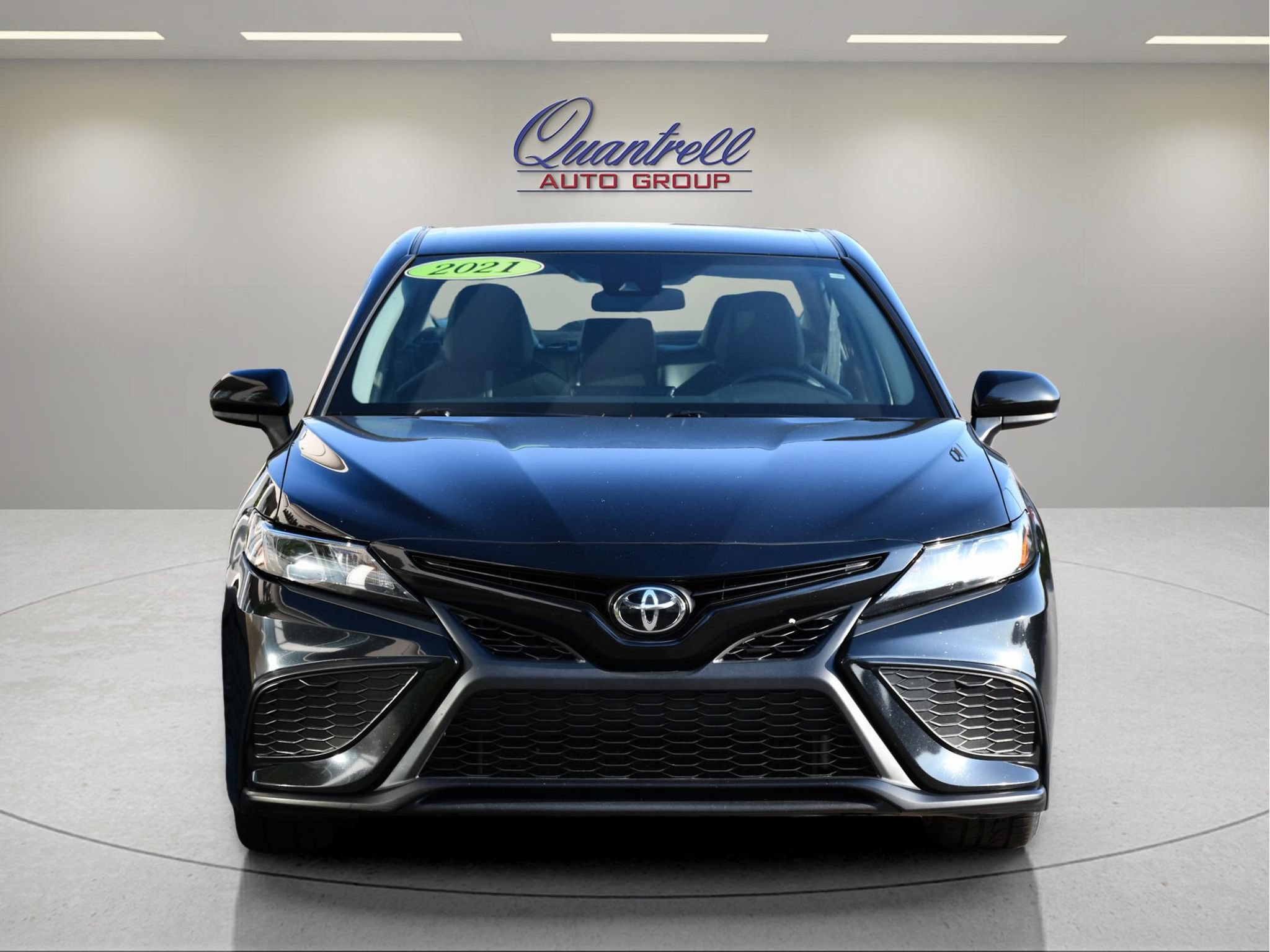 Used 2021 Toyota Camry SE FWD image 9