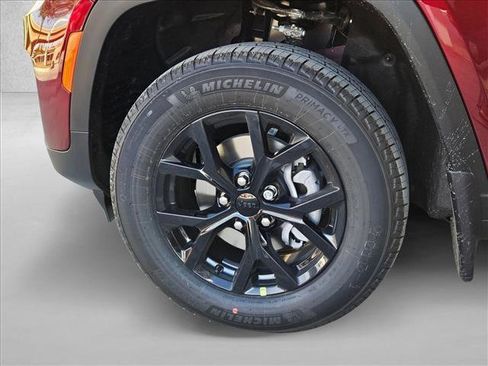 New 2025 Jeep Grand Cherokee Altitude image 10