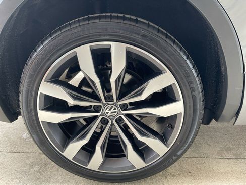 Used 2021 Volkswagen Tiguan SEL Premium R-Line image 19