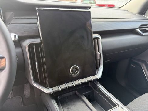 Used 2025 GMC Acadia Elevation image 11