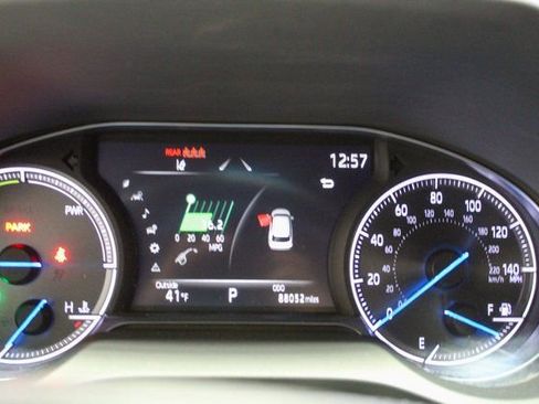 Used 2021 Toyota Venza XLE w/ Softex Package image 12