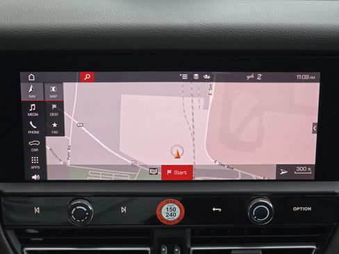 Certified 2022 Porsche Macan AWD/4WD image 7