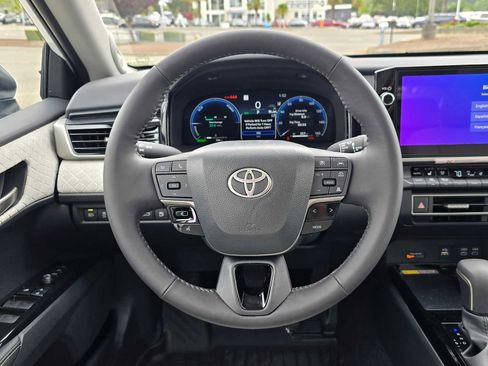 Used 2026 Toyota Camry XLE AWD/4WD image 19