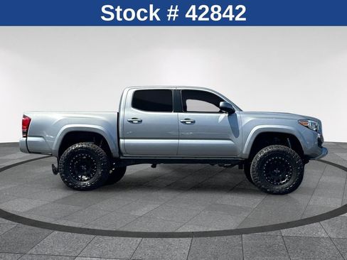 Used 2016 Toyota Tacoma TRD Sport w/ Towing Package RWD image 3
