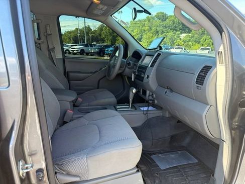Used 2019 Nissan Frontier SV AWD/4WD image 3