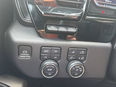 Used 2023 Chevrolet Silverado 1500 ZR2 w/ Technology Package AWD/4WD image 15