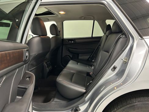 Used 2019 Subaru Outback 3.6R Limited AWD/4WD image 25