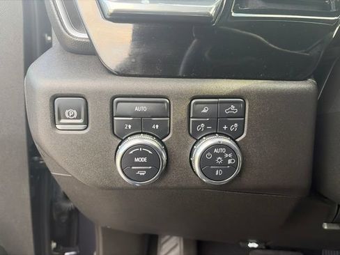 Used 2025 GMC Sierra 1500 SLT AWD/4WD image 19