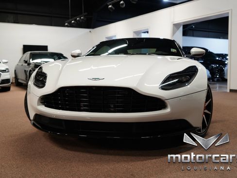 Used 2018 Aston Martin DB11 Coupe image 1