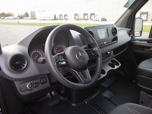 Used 2023 Mercedes-Benz Sprinter 2500 image 24
