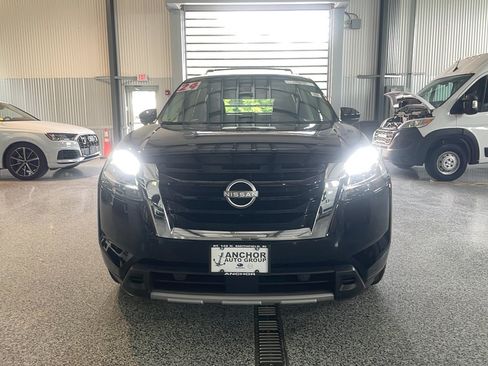 Used 2024 Nissan Pathfinder Platinum w/ Cargo Package AWD/4WD image 2