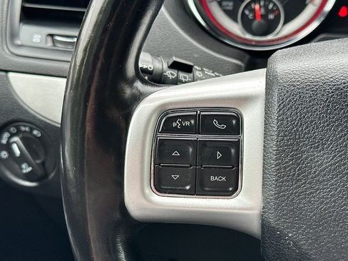 Used 2019 Dodge Grand Caravan GT FWD image 26