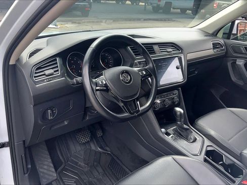 Used 2019 Volkswagen Tiguan SE image 18
