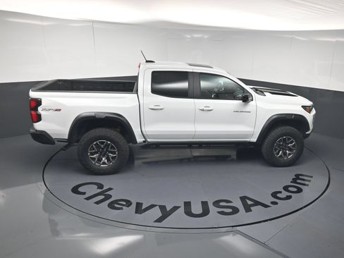 Used 2026 Chevrolet Colorado ZR2 w/ Technology Package AWD/4WD image 31