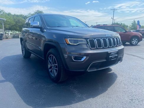 Used 2017 Jeep Grand Cherokee Limited w/ Luxury Group II AWD/4WD image 3