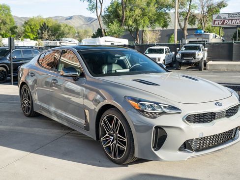 Used 2022 Kia Stinger GT1 RWD image 12