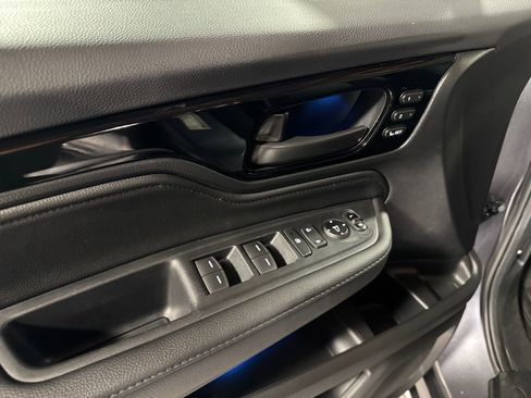 Used 2025 Honda Odyssey Touring image 16