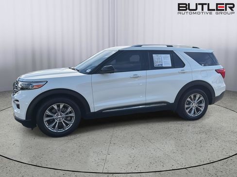 Used 2021 Ford Explorer Limited w/ Equipment Group 301A RWD image 3