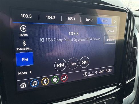 Used 2022 Chevrolet Traverse LT image 12