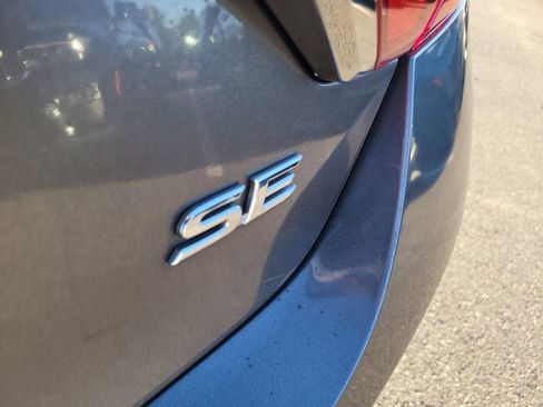 Used 2017 Toyota Camry SE image 7