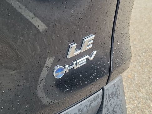 Used 2025 Toyota RAV4 LE AWD/4WD image 9