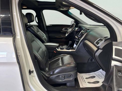 Used 2015 Ford Explorer XLT w/ Equipment Group 202B AWD/4WD image 28