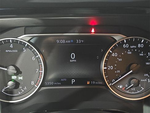 Used 2025 Nissan Pathfinder SV w/ SV Premium Package image 20